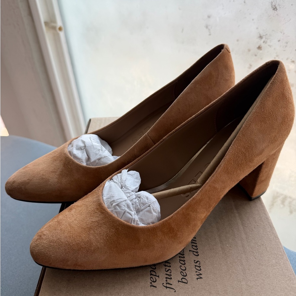 NIB AEROSOLES Wide Suede Block Heel Pump